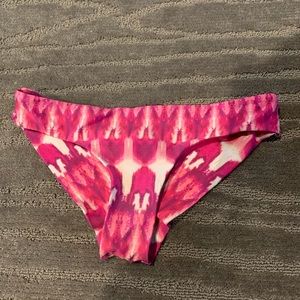 Brazilian cheeky swim bottoms